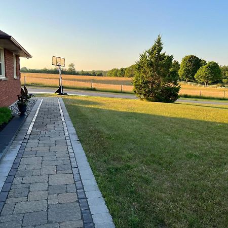 Bowmanville Event Place Екстериор снимка