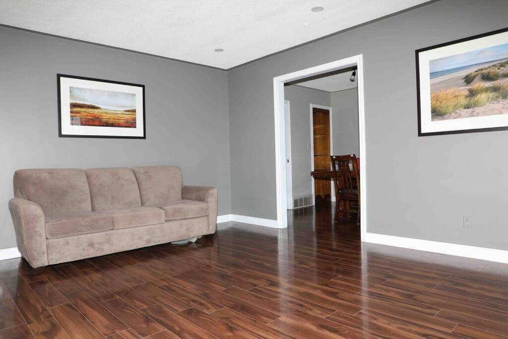 Bowmanville Event Place Екстериор снимка