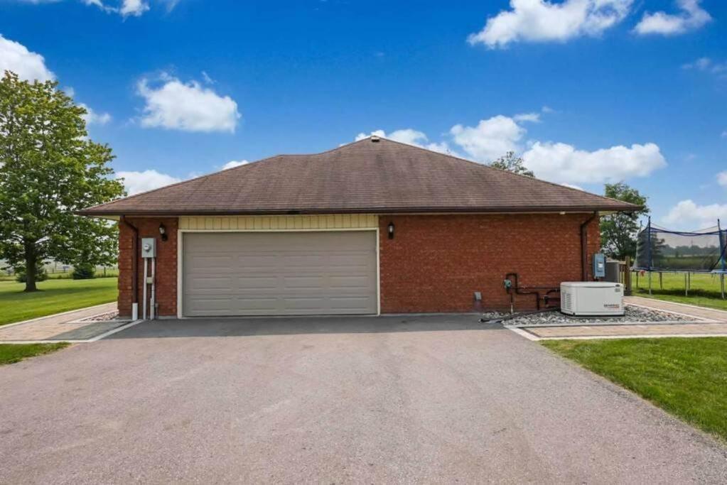 Bowmanville Event Place Екстериор снимка
